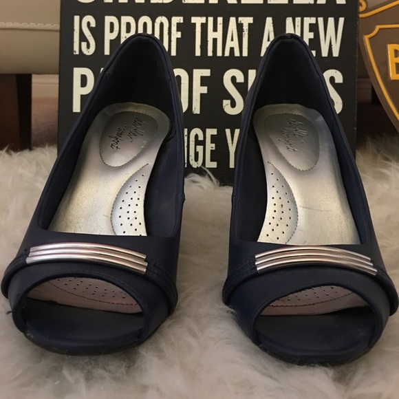 dexflex comfort Shoes - Size 9 Dexflex comfort Navy heels